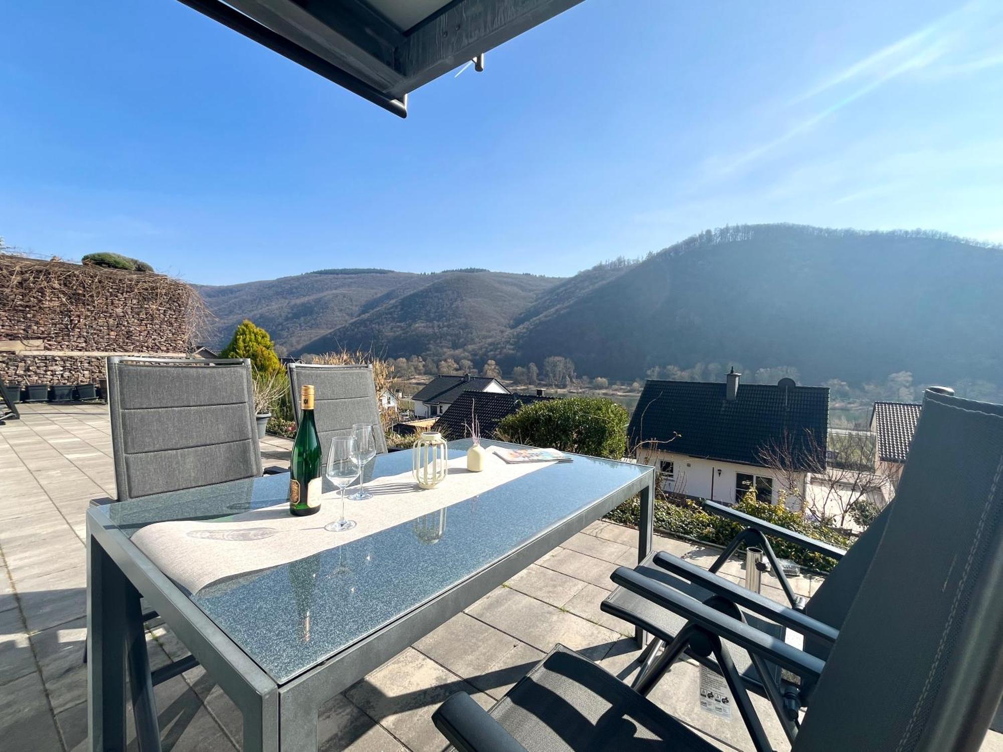 Ferienwohnung Sonnenterrasse, 1-4 Personen, 2 Schlafzimmer, Grosse Terrasse Müden Dış mekan fotoğraf